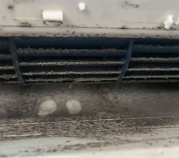 张家口市空调吹的风有股烧焦味是怎么回事